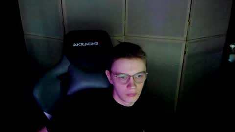 Snapshot of aron_neall chatting on December 24, 2024, 7:39 am biggest penis  online show from December 24, 2024, 7:39 am