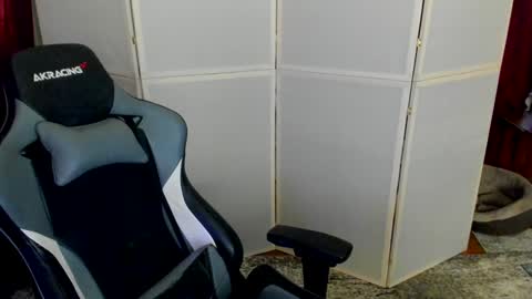 Snapshot of aron_neall chatting on December 29, 2024, 8:00 am biggest penis  online show from December 29, 2024, 8:00 am