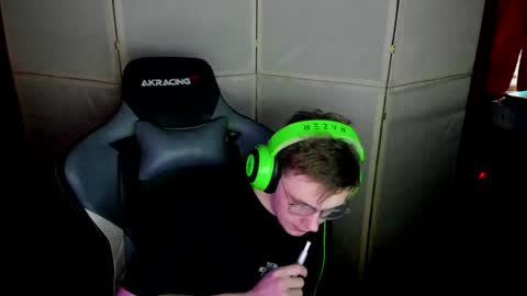 Snapshot of aron_neall chatting on January 29, 2025, 10:27 am biggest penis  online show from January 29, 2025, 10:27 am