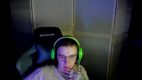 Snapshot of aron_neall chatting on February 13, 2025, 3:18 am biggest penis  online show from February 13, 2025, 3:18 am