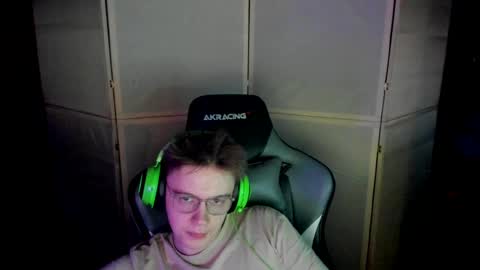 Snapshot of aron_neall chatting on February 13, 2025, 8:34 pm biggest penis  online show from February 13, 2025, 8:34 pm