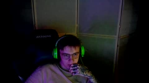 Snapshot of aron_neall chatting on February 13, 2025, 11:37 pm biggest penis  online show from February 13, 2025, 11:37 pm