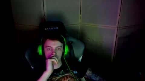 Snapshot of aron_neall chatting on February 21, 2025, 4:40 am biggest penis  online show from February 21, 2025, 4:40 am