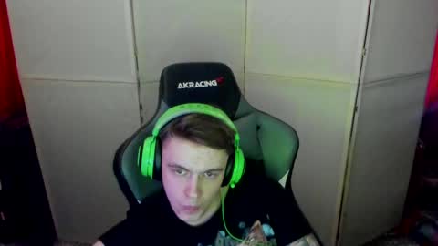 Snapshot of aron_neall chatting on February 24, 2025, 9:00 am biggest penis  online show from February 24, 2025, 9:00 am