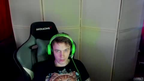 Snapshot of aron_neall chatting on February 25, 2025, 6:58 am biggest penis  online show from February 25, 2025, 6:58 am