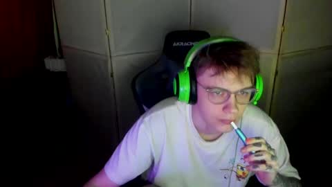 Snapshot of aron_neall chatting on March 6, 2025, 6:52 am biggest penis  online show from March 6, 2025, 6:52 am