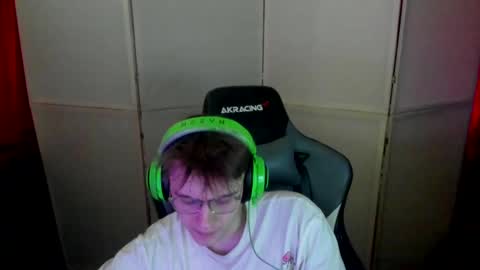 Snapshot of aron_neall chatting on March 7, 2025, 6:57 am biggest penis  online show from March 7, 2025, 6:57 am