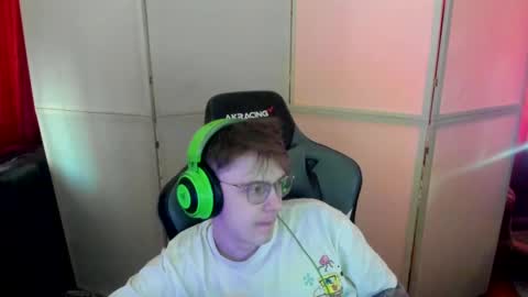 Snapshot of aron_neall chatting on March 9, 2025, 7:34 am biggest penis  online show from March 9, 2025, 7:34 am