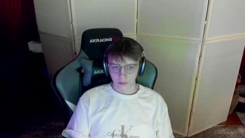 Snapshot of aron_neall chatting on March 10, 2025, 4:03 pm biggest penis  online show from March 10, 2025, 4:03 pm