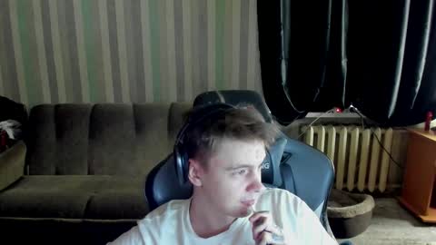 Snapshot of aron_neall chatting on October 14, 2025, 6:25 am biggest penis  online show from October 14, 2025, 6:25 am