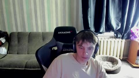 Snapshot of aron_neall chatting on October 18, 2025, 6:05 am biggest penis  online show from October 18, 2025, 6:05 am