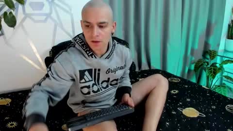 Snapshot of aron_santoro1 chatting on January 4, 2025, 2:25 am Aron Santoro online show from January 4, 2025, 2:25 am