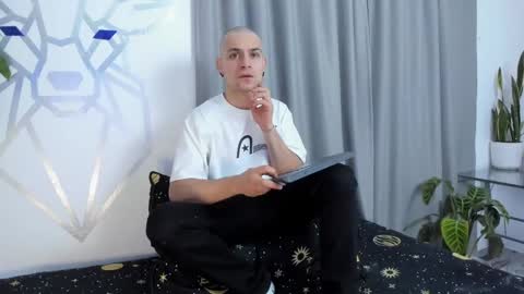 Snapshot of aron_santoro1 chatting on January 7, 2025, 3:14 am Aron Santoro online show from January 7, 2025, 3:14 am