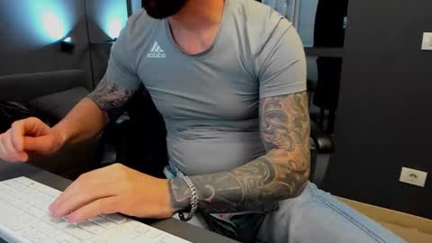 AronGrant online show from January 5, 2026, 5:27 pm