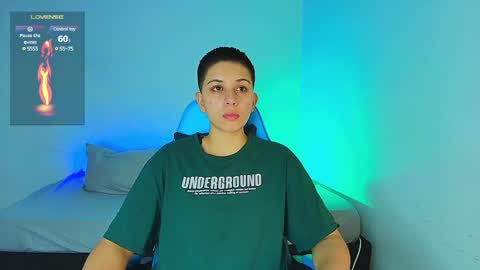 Snapshot of arontroy_wi chatting on January 17, 2025, 11:17 am noah and ivy online show from January 17, 2025, 11:17 am