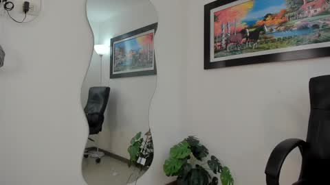   online show from January 23, 2025, 8:45 pm