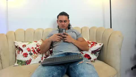   online show from November 28, 2025, 10:34 pm