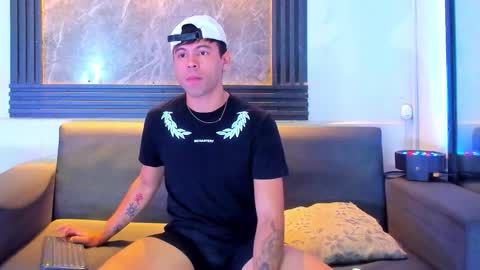 Aroon   online show from November 27, 2025, 11:56 am