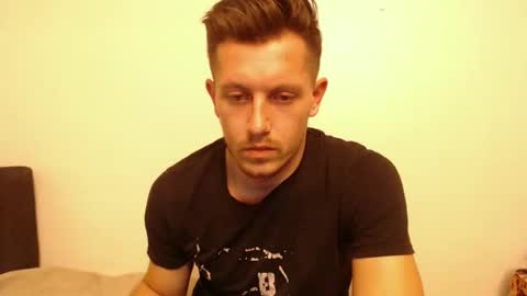 arromwilliam90 online show from December 7, 2024, 9:50 am