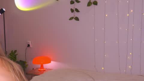 Snapshot of artease chatting on September 19, 2025, 4:36 am Arti  Next Streams -  online show from September 19, 2025, 4:36 am