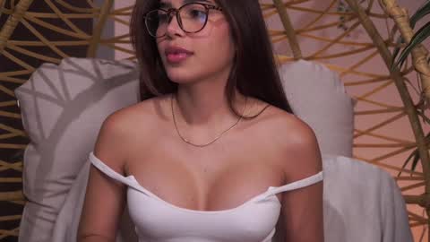 Snapshot of artemia_ chatting on February 5, 2025, 2:19 am Amanda online show from February 5, 2025, 2:19 am