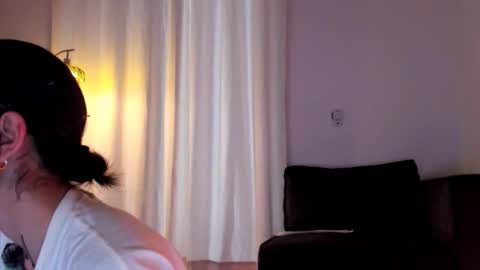 Linda  independent model artgeea online show from January 16, 2026, 11:09 pm