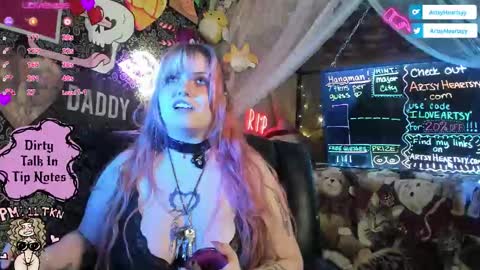 Snapshot of artsyheartsyy chatting on January 13, 2026, 3:01 am ArtsyHeartsyy online show from January 13, 2026, 3:01 am