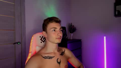 arturr_scott online show from November 10, 2025, 7:24 pm