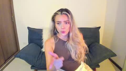 Snapshot of ary_cam230 chatting on May 21, 2026, 9:44 pm Zahaara online show from May 21, 2026, 9:44 pm