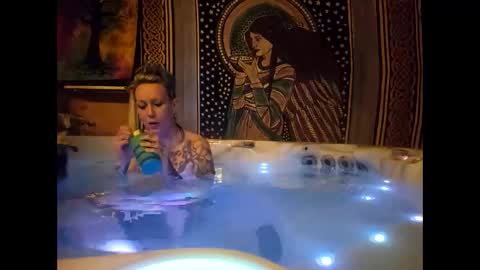 Snapshot of aryaleor chatting on December 1, 2025, 7:02 am Aryaleor online show from December 1, 2025, 7:02 am