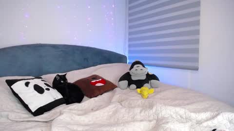 Snapshot of aschly_moon chatting on June 25, 2026, 5:12 am Aschly online show from June 25, 2026, 5:12 am