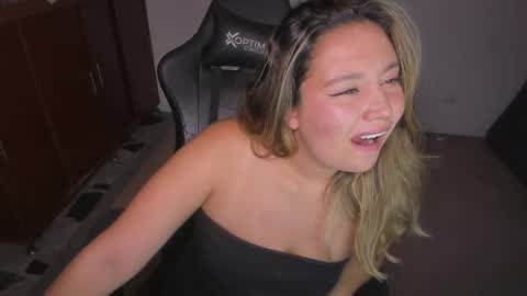 Snapshot of ash_smith1 chatting on November 14, 2025, 9:57 pm ash_smith1 online show from November 14, 2025, 9:57 pm