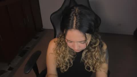 ash_smith1 online show from April 16, 2026, 9:39 pm