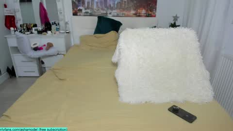 ashamodel online show from December 4, 2024, 8:01 am