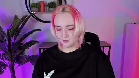 AshleyAshe  online show from February 16, 2025, 5:15 pm