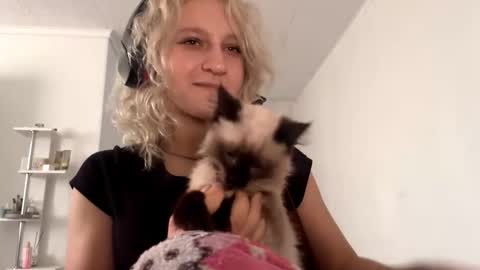 Snapshot of ashelyparcell chatting on November 28, 2025, 7:00 am July online show from November 28, 2025, 7:00 am