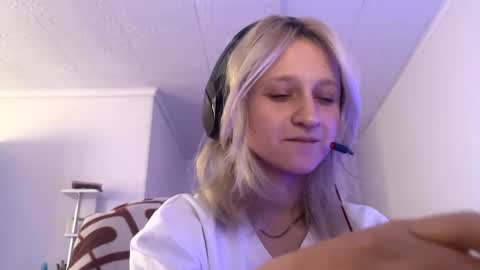 Snapshot of ashelyparcell chatting on December 1, 2025, 7:57 am July online show from December 1, 2025, 7:57 am