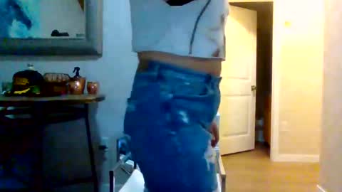 Ashton online show from November 19, 2025, 8:25 am