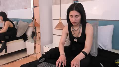 Ashkoreh online show from November 27, 2025, 8:00 pm