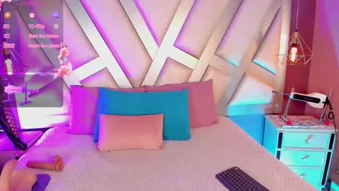 Snapshot of ashleey_bell_ chatting on April 22, 2026, 12:28 pm Ashley online show from April 22, 2026, 12:28 pm