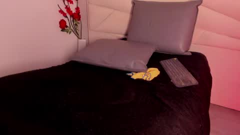 ashley_miller26 online show from February 22, 2025, 5:46 pm