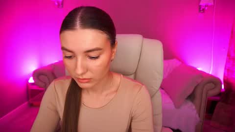 ashleybaee online show from October 27, 2025, 6:50 am