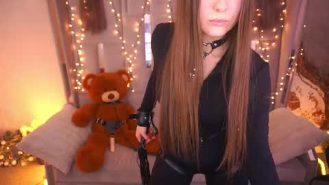 ashleybaee online show from March 11, 2026, 1:28 pm