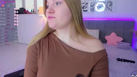 AshleyJonse online show from November 25, 2025, 6:13 am