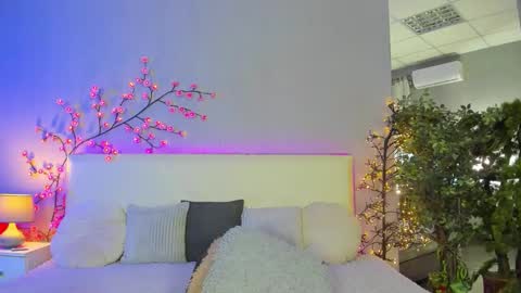 AshleyJonse online show from April 8, 2026, 5:07 am