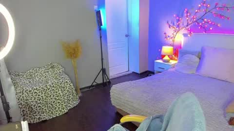 AshleyJonse online show from July 8, 2026, 4:50 am