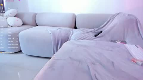 Paula Baleta  online show from January 18, 2026, 7:39 pm