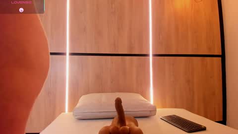 ashlyn online show from November 25, 2025, 9:26 pm