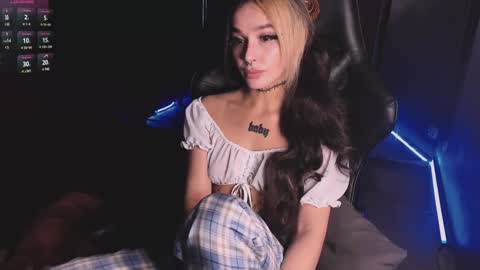 Mila online show from December 7, 2024, 6:21 am