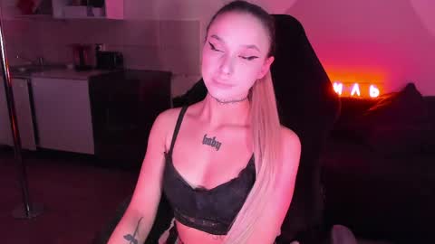 Mila online show from May 19, 2026, 4:52 am